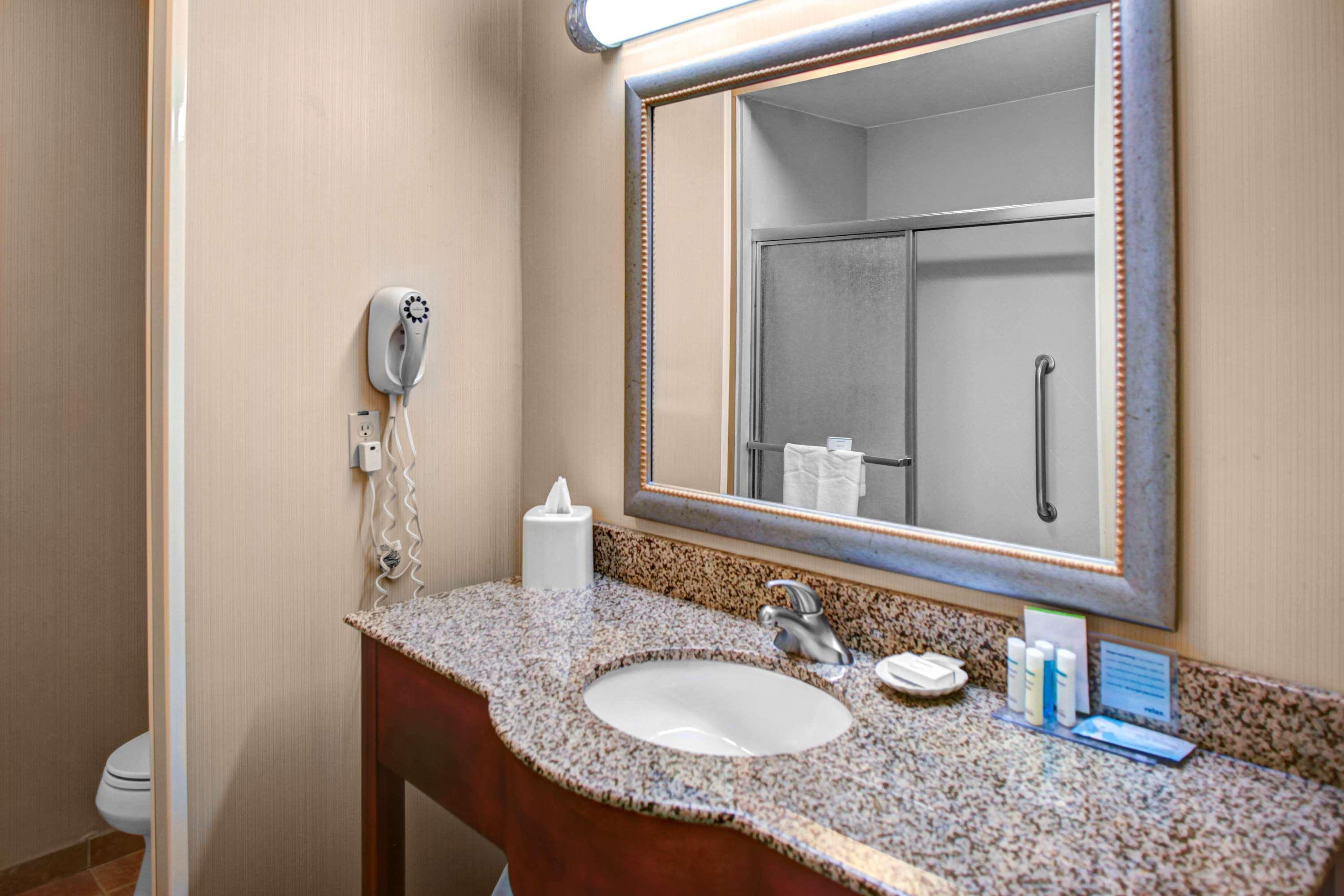 Hampton Inn Колдуотер Экстерьер фото