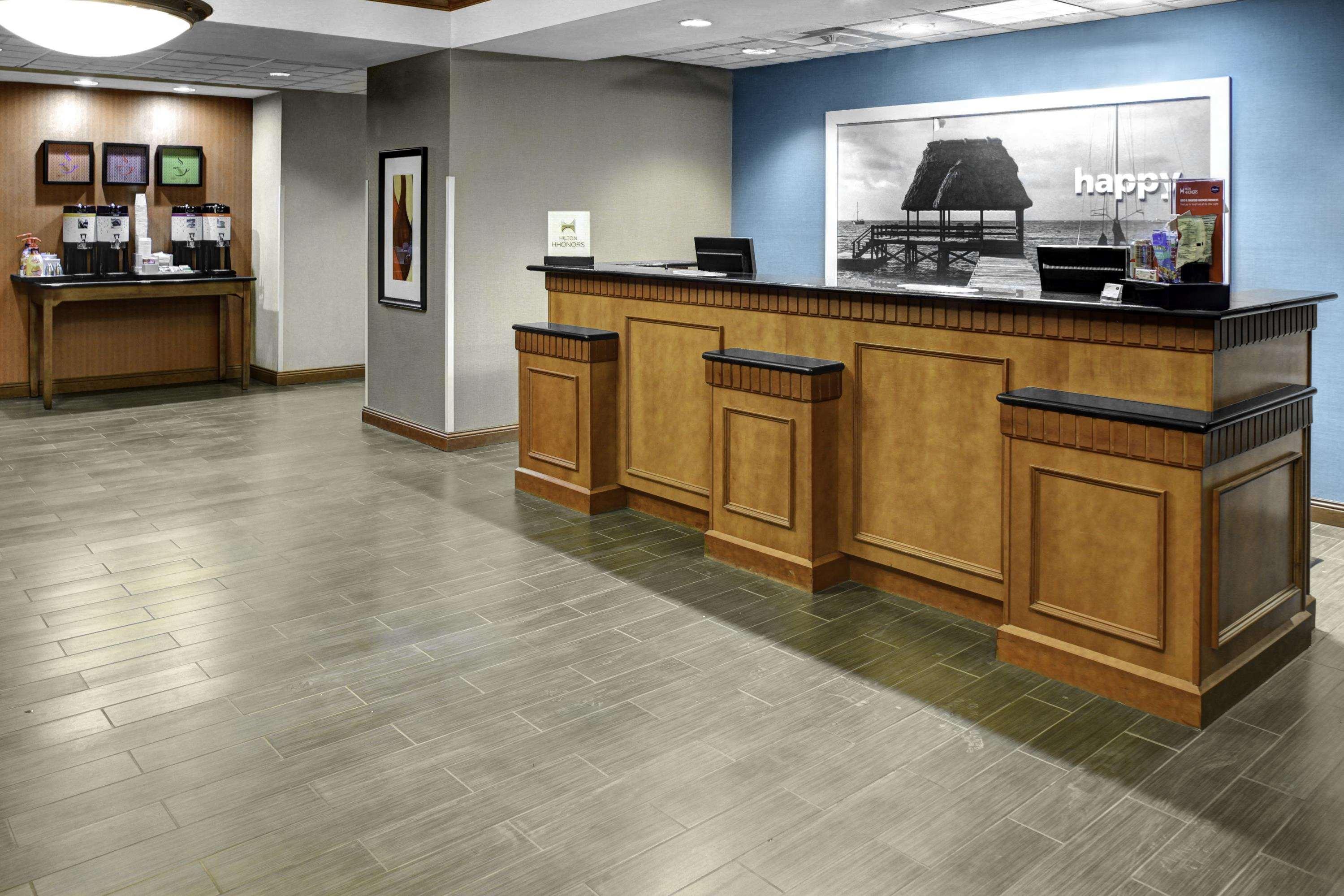 Hampton Inn Колдуотер Экстерьер фото