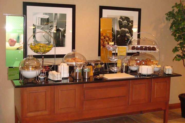 Hampton Inn Колдуотер Экстерьер фото